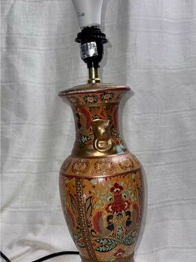 VTG Japanese Royal Satsuma Moriage Chinoiserie Hand Painted Table Lamp